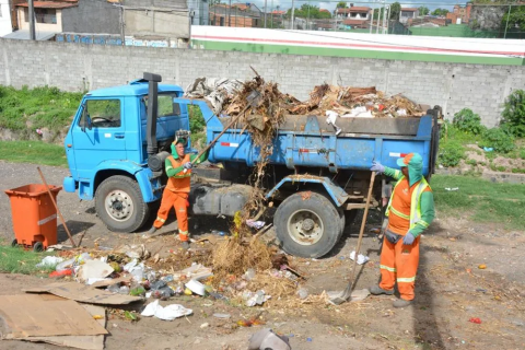 Feira de Santana: “Limpeza Pública” Para combater o mosquito da dengue, Prefeitura de Feira organiza mais um bota fora