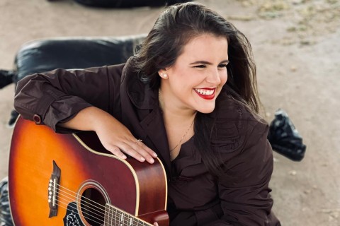 Cantora Victoria Alencar é atração da Vila Junina no Shopping Boulevard nesta sexta (13 de junho), em Feira de Santana.