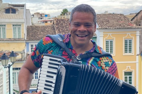 Cantor, compositor e sanfoneiro Júlio César grava clipe da canção "Eu tô que tô", no Santo Antônio Além do Carmo