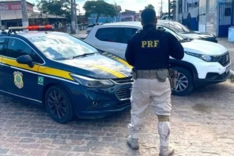 Polícia: “Carro roubado” Idoso é surpreendido e preso com carro roubado do filho na BR-101