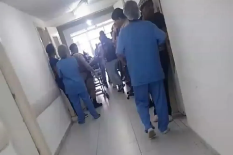 Feira de Santana: “Violência” Pai esfaqueia filha de 13 anos mais de 20 vezes na Rua Nova