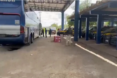 Polícia: “Apreensão” PRF apreende 456 litros de uísque sem nota fiscal em Feira se Santana