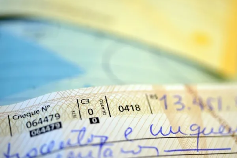Brasil: “Cheques” Uso de cheques por brasileiros caiu 95,87% desde 1995, aponta Febraban