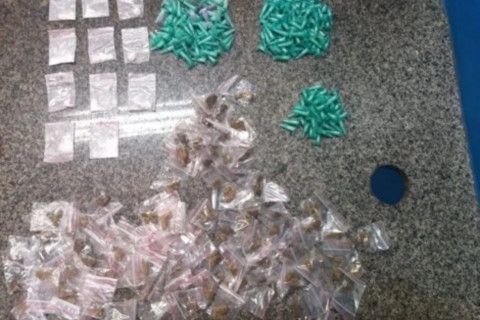 Polícia: “Drogas” Drogas são apreendidas pela PM em Simões Filho